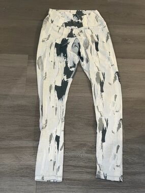 High-Rise White & Gray Printed Leggings